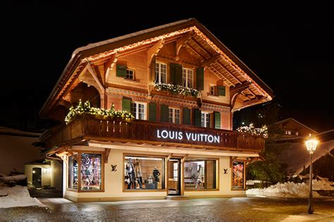 DIOR opens new boutique in the Swiss ski resort of St. Moritz.